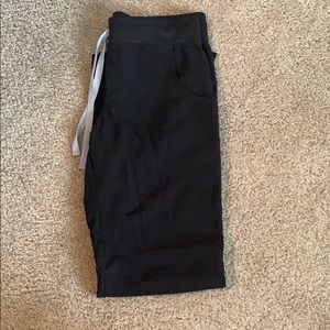 Figs Kade Cargo scrub pants. Black.